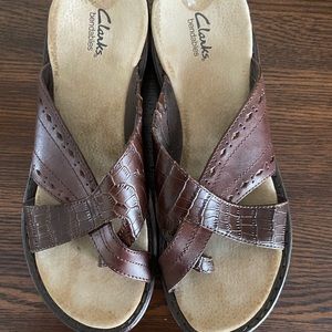 Clarks bendable woman sandals